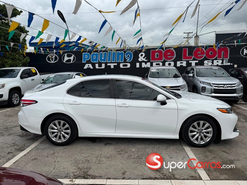 2020 Toyota Camry LE — foto 7 / 9