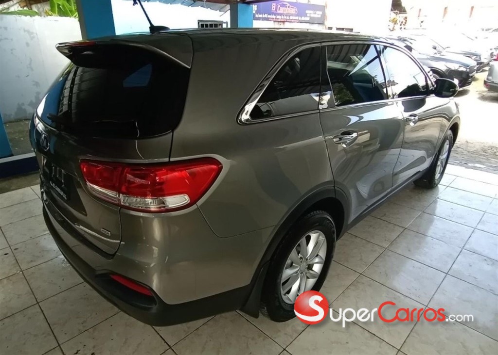 2016 Kia Sorento — foto 7 / 12