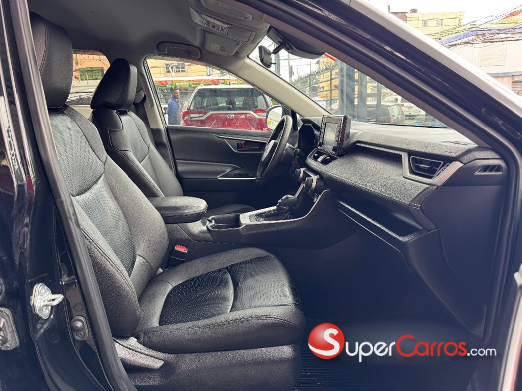 2021 Toyota RAV4 LE PLUS — foto 10 / 11