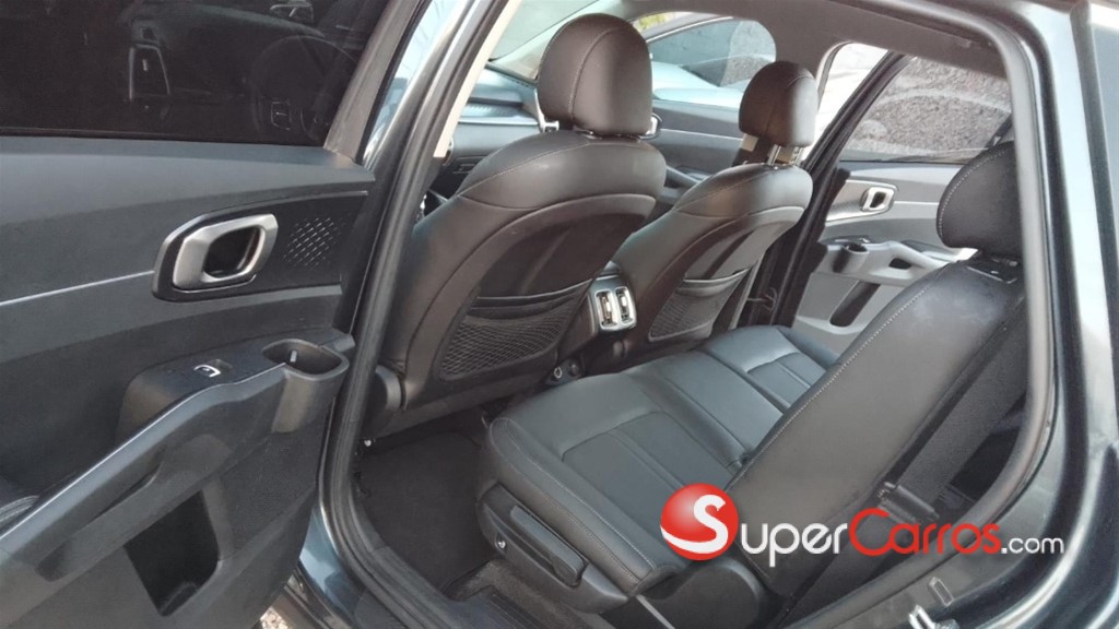 2021 Kia Sorento LX — foto 8 / 10