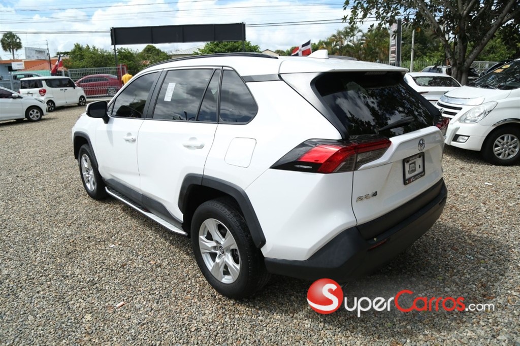 2020 Toyota RAV4 XLE — foto 2 / 9