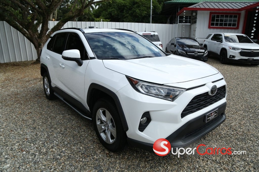 2020 Toyota RAV4 XLE — foto 3 / 9
