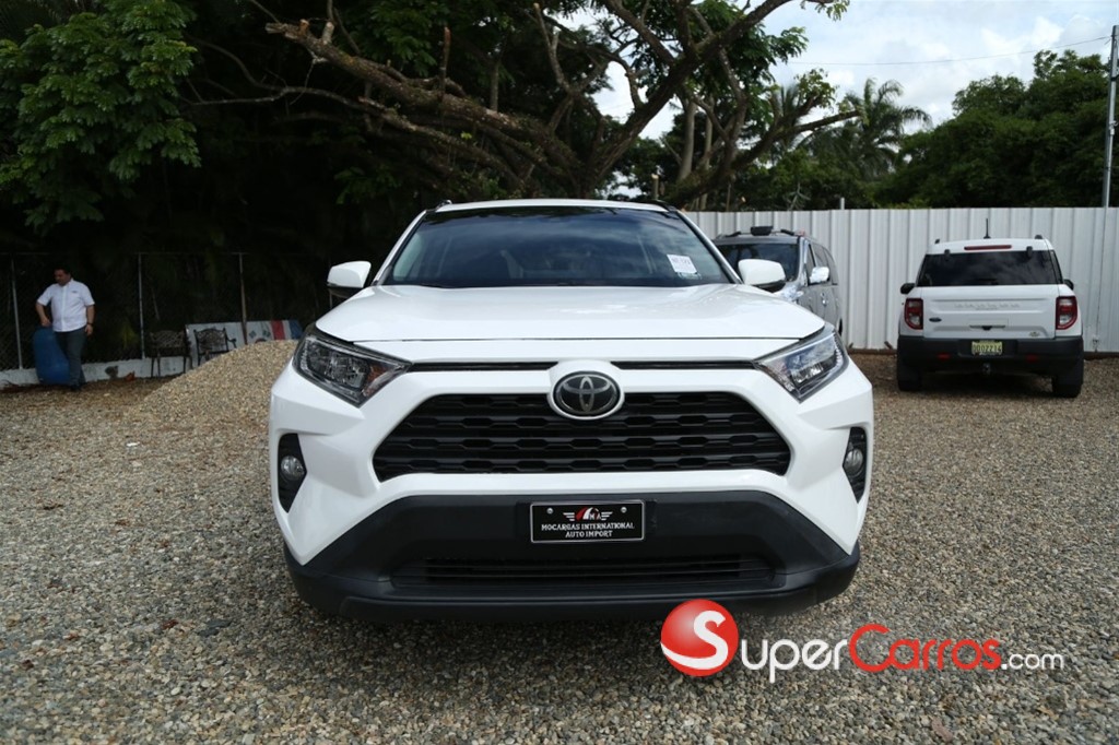2020 Toyota RAV4 XLE — foto 4 / 9