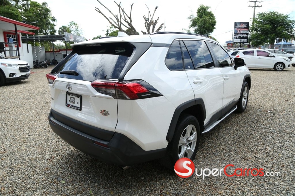 2020 Toyota RAV4 XLE — foto 5 / 9