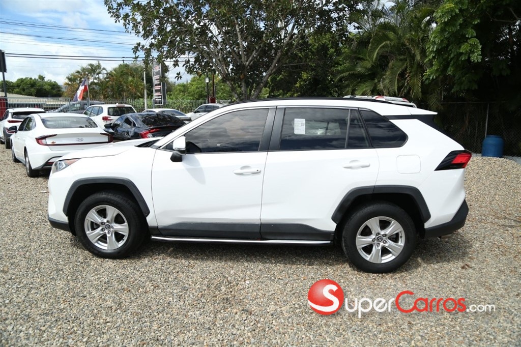 2020 Toyota RAV4 XLE — foto 7 / 9