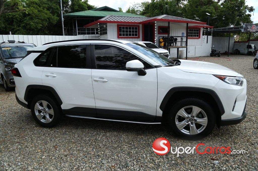 2020 Toyota RAV4 XLE — foto 8 / 9