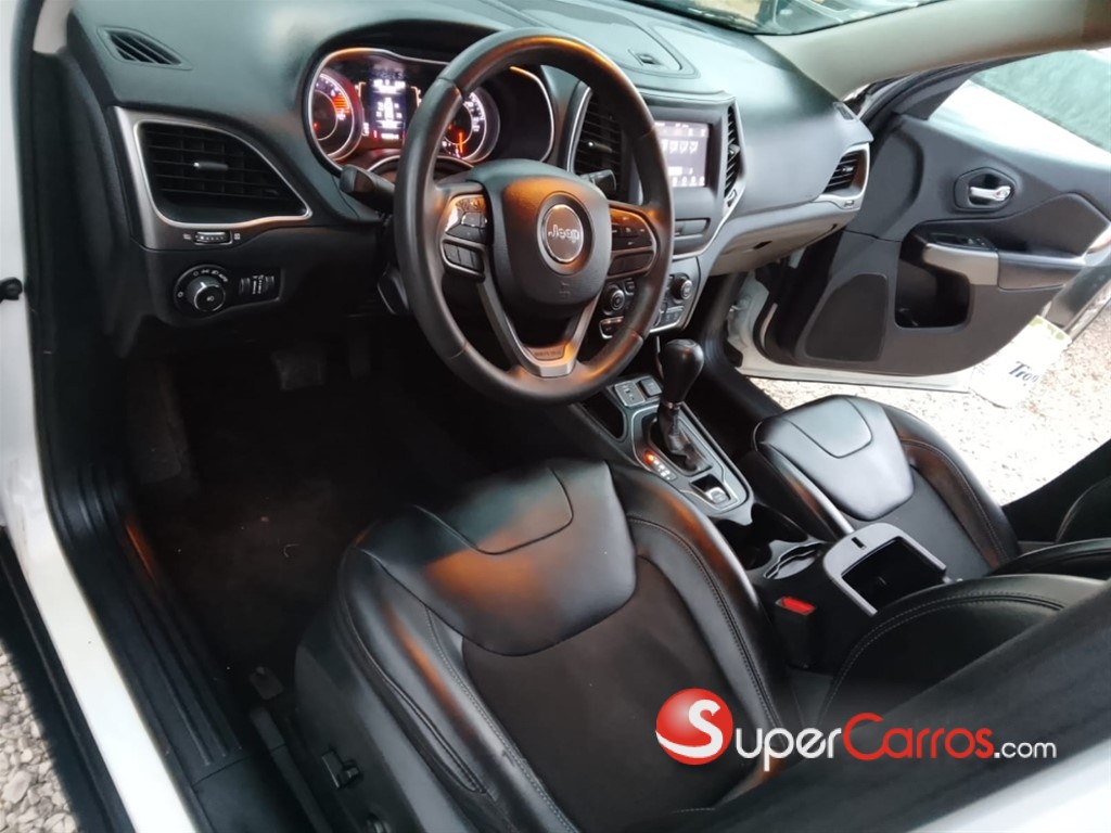 2020 Jeep Cherokee Latitude Plus — foto 6 / 7