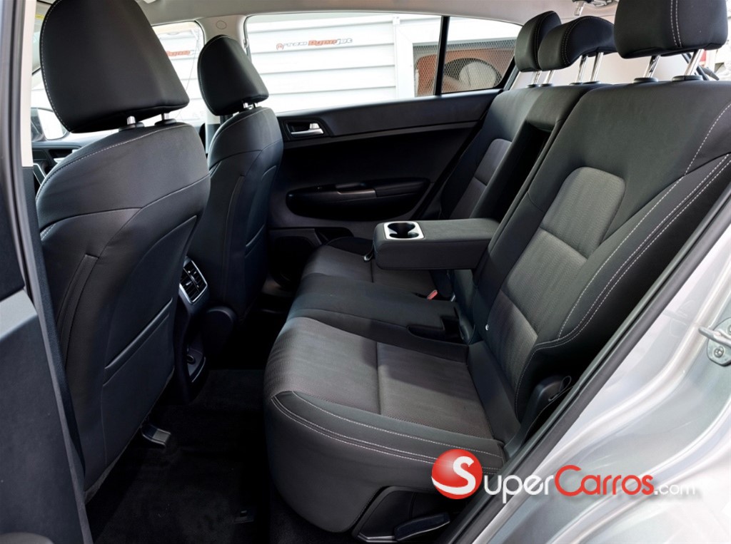 2022 Kia Sportage LX — foto 6 / 9
