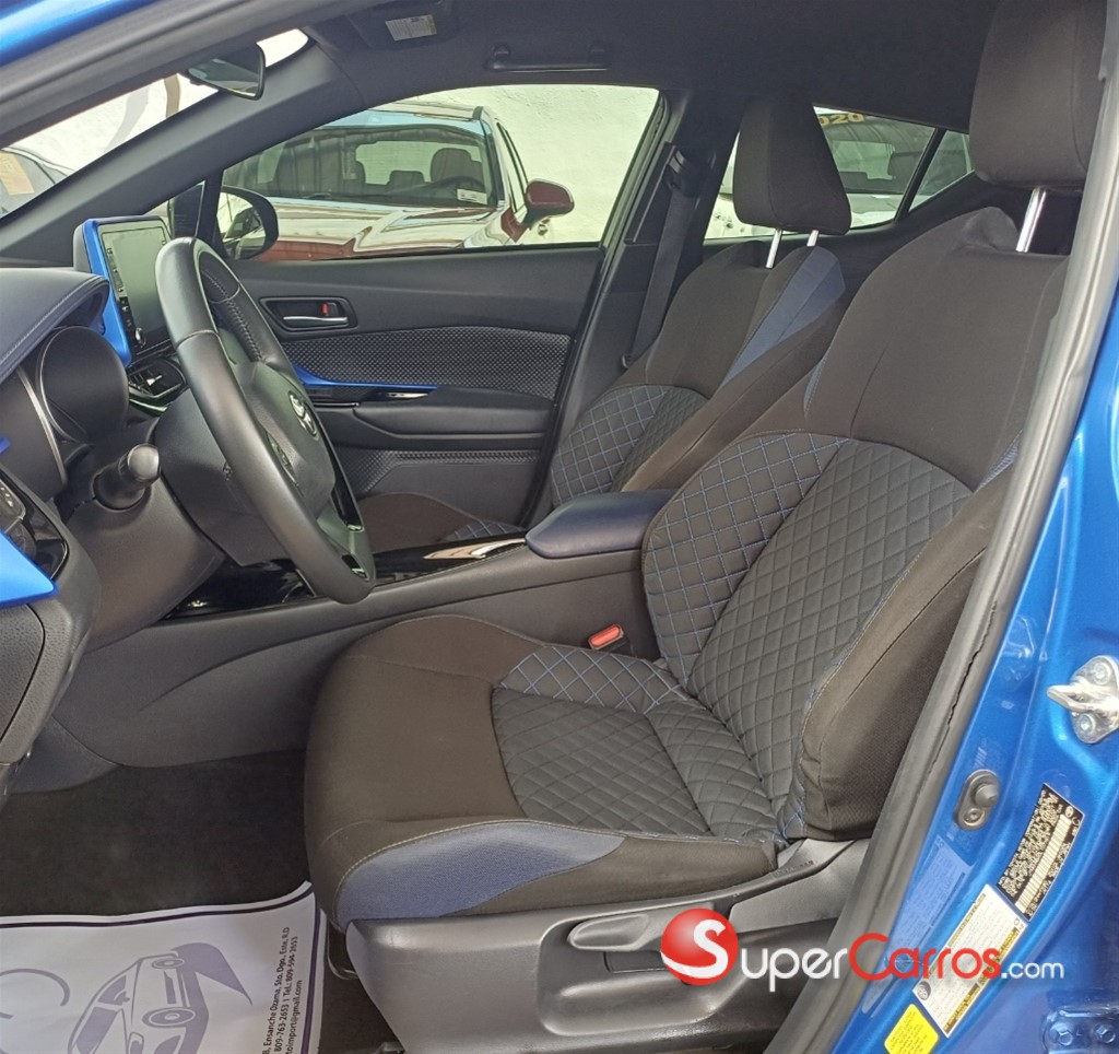 2020 Toyota C-HR LE — foto 7 / 12