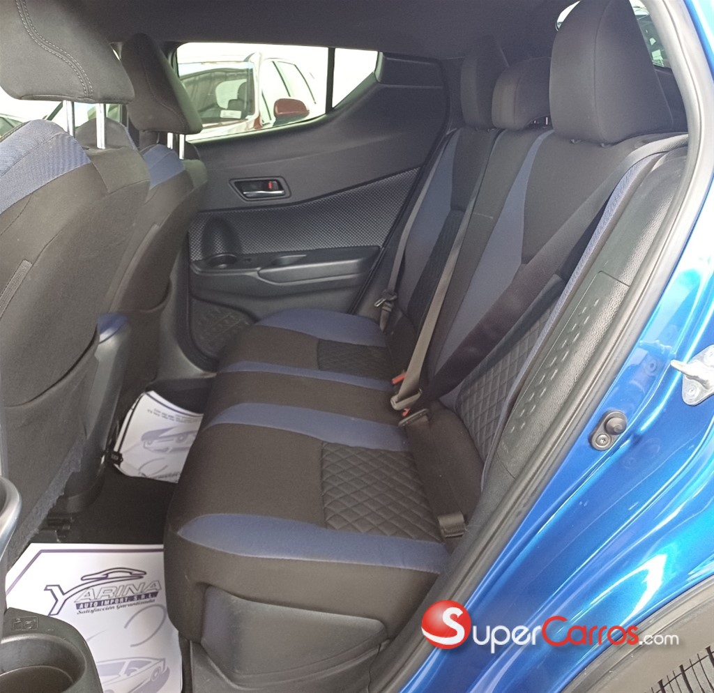 2020 Toyota C-HR LE — foto 8 / 12