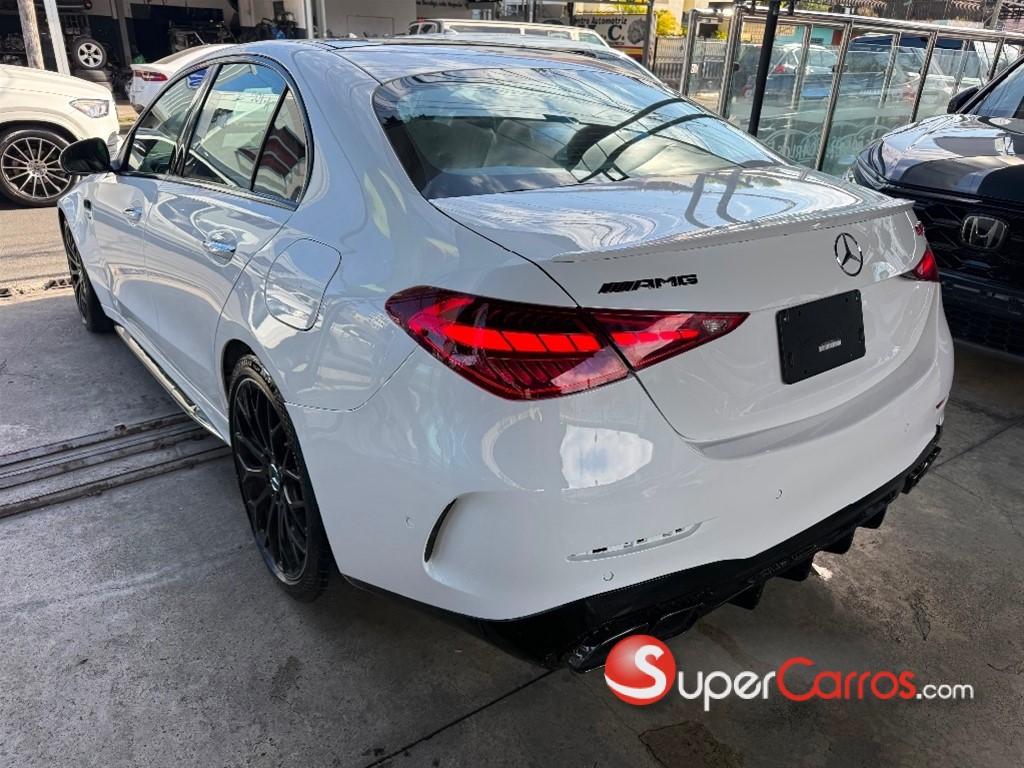 2025 Mercedes-Benz Clase C 63s AMG — foto 8 / 12