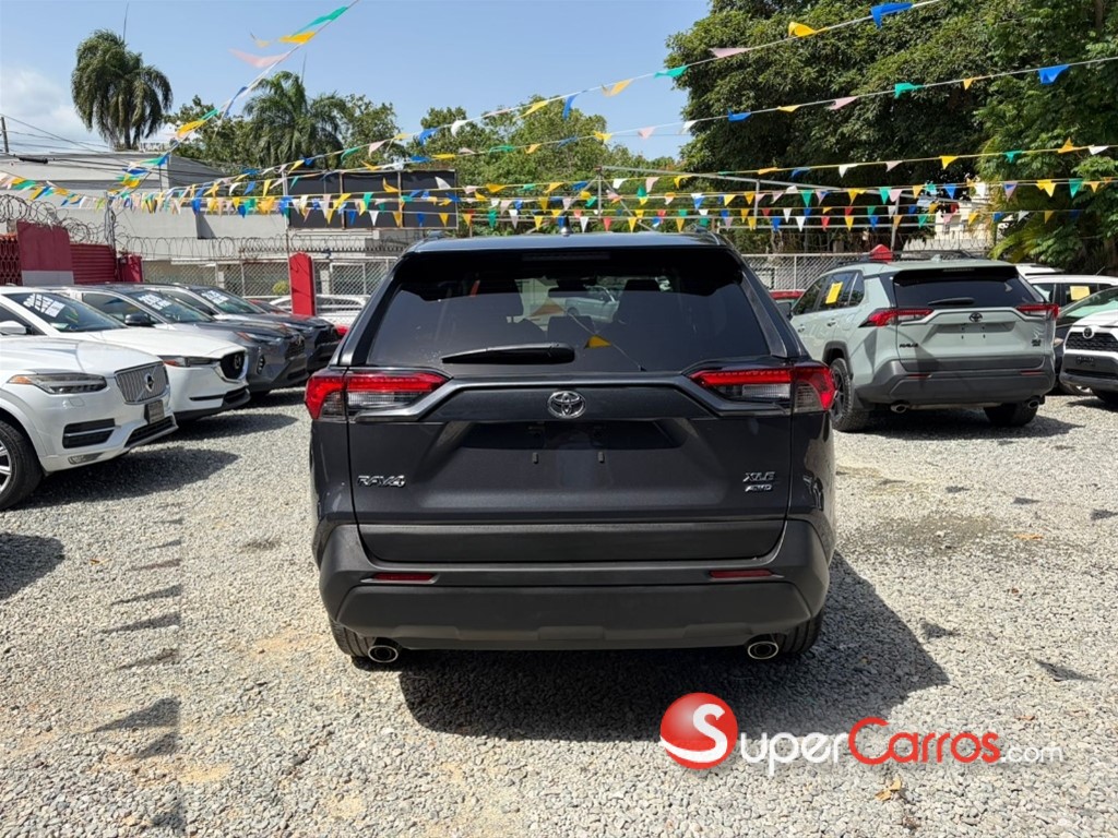 2025 Toyota RAV4 XLE Premium — foto 4 / 10