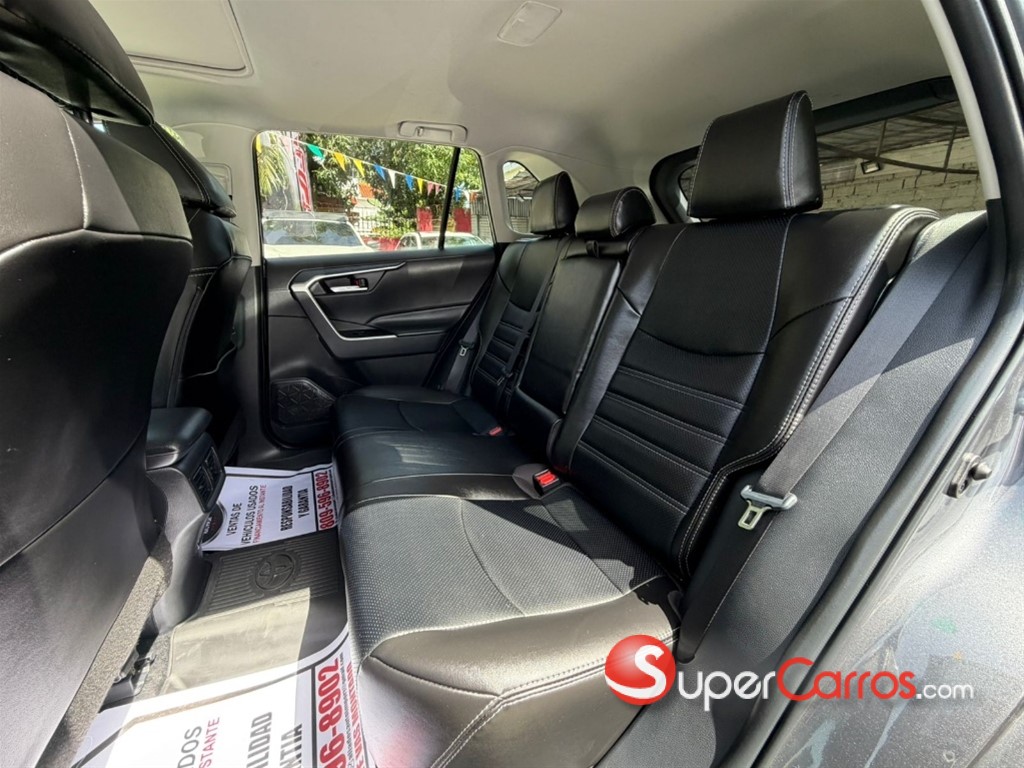 2025 Toyota RAV4 XLE Premium — foto 9 / 10
