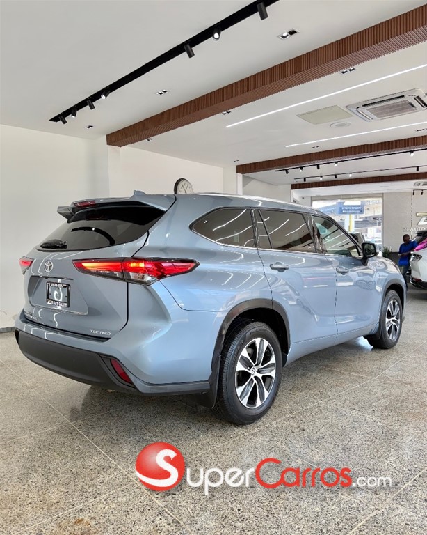 2020 Toyota Highlander XLE — foto 3 / 12