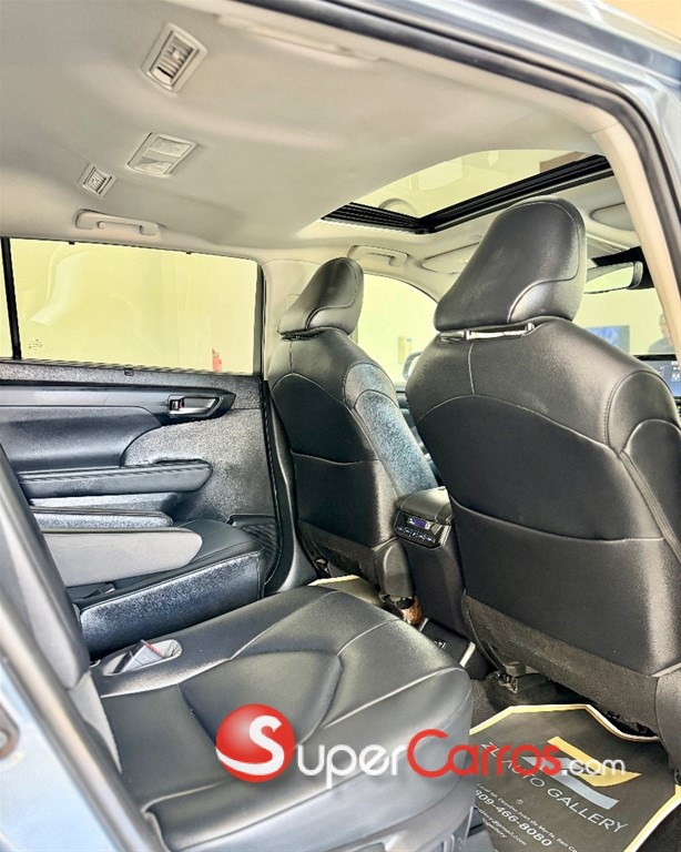 2020 Toyota Highlander XLE — foto 8 / 12