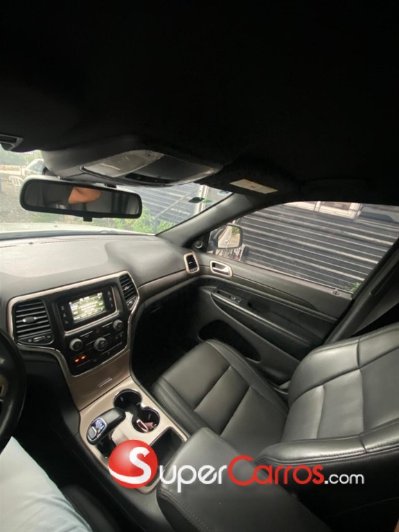 2015 Jeep Grand Cherokee Laredo 4x4 — foto 8 / 12