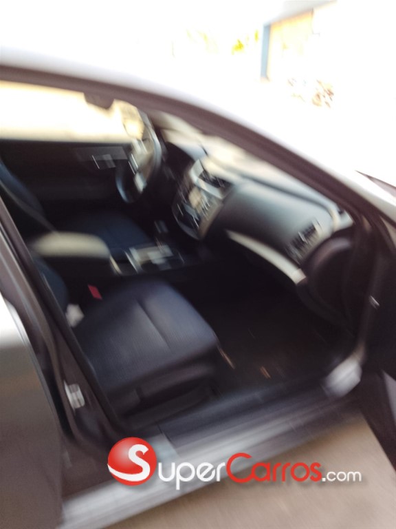 2016 Nissan Altima SV — foto 6 / 8
