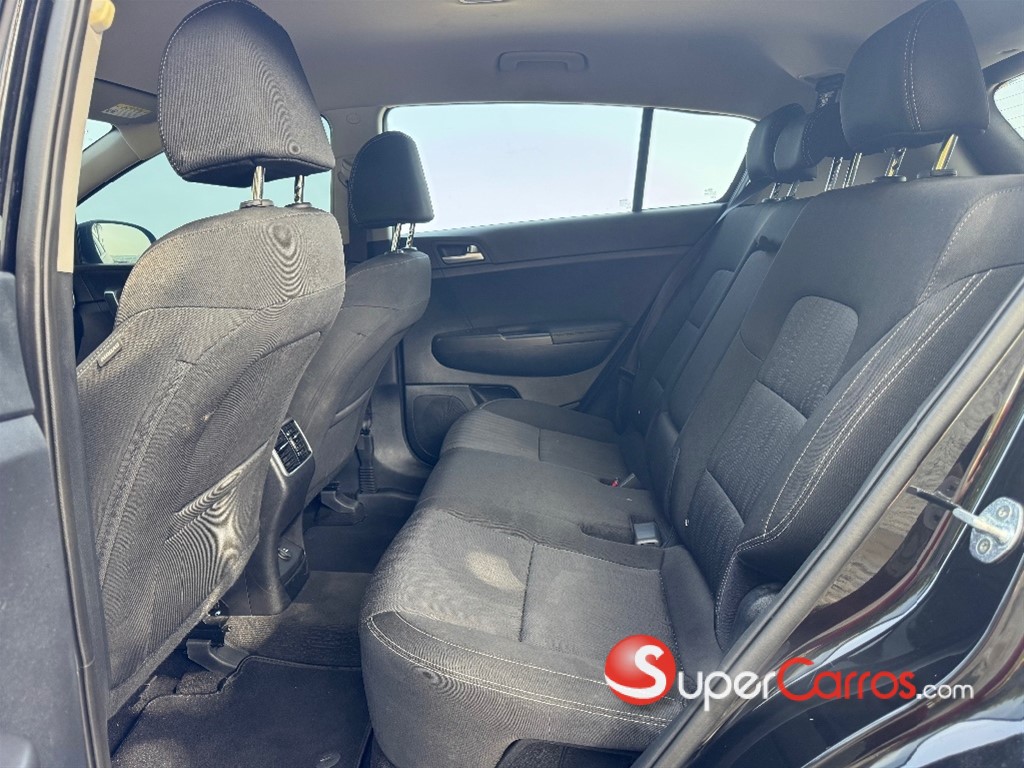 2020 Kia Sportage LX — foto 8 / 10