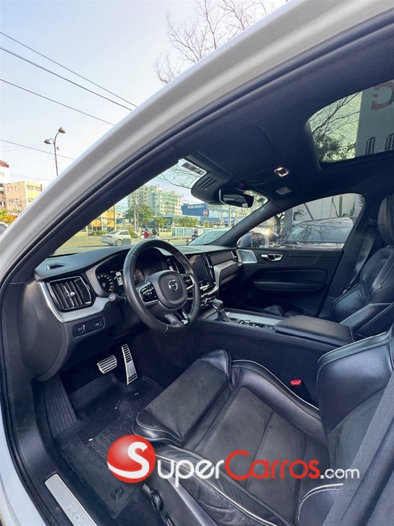 2019 Volvo XC60 R Design — foto 4 / 12