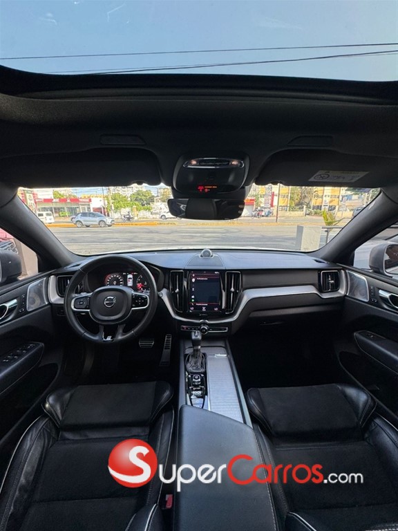 2019 Volvo XC60 R Design — foto 6 / 12