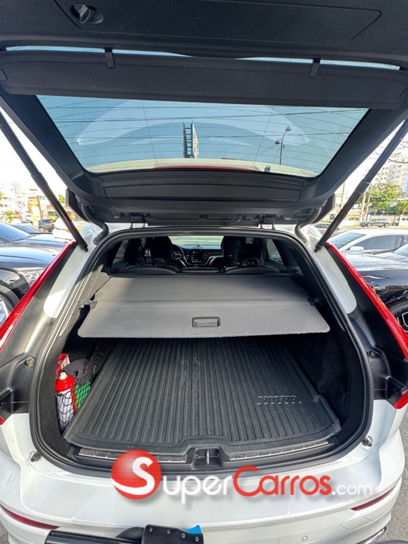 2019 Volvo XC60 R Design — foto 8 / 12