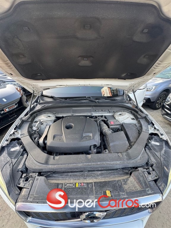 2019 Volvo XC60 R Design — foto 9 / 12