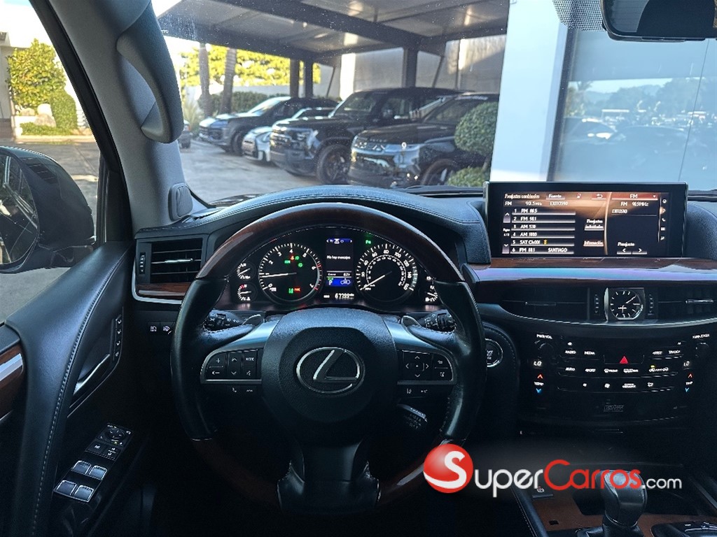2017 Lexus LX 570 — foto 8 / 12