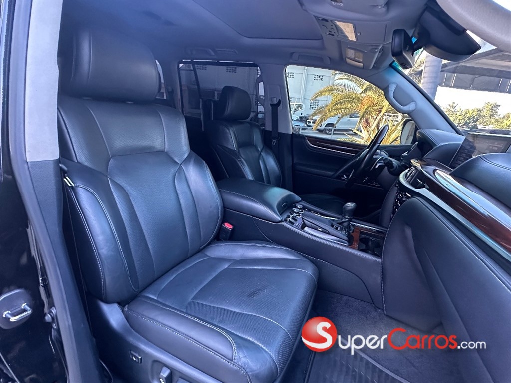 2017 Lexus LX 570 — foto 10 / 12