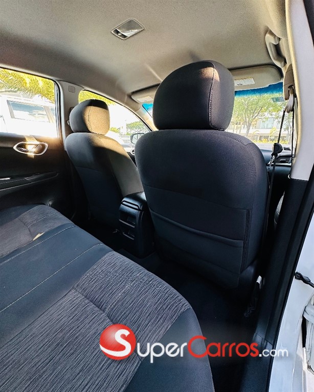 2015 Nissan Sentra SV — foto 8 / 12