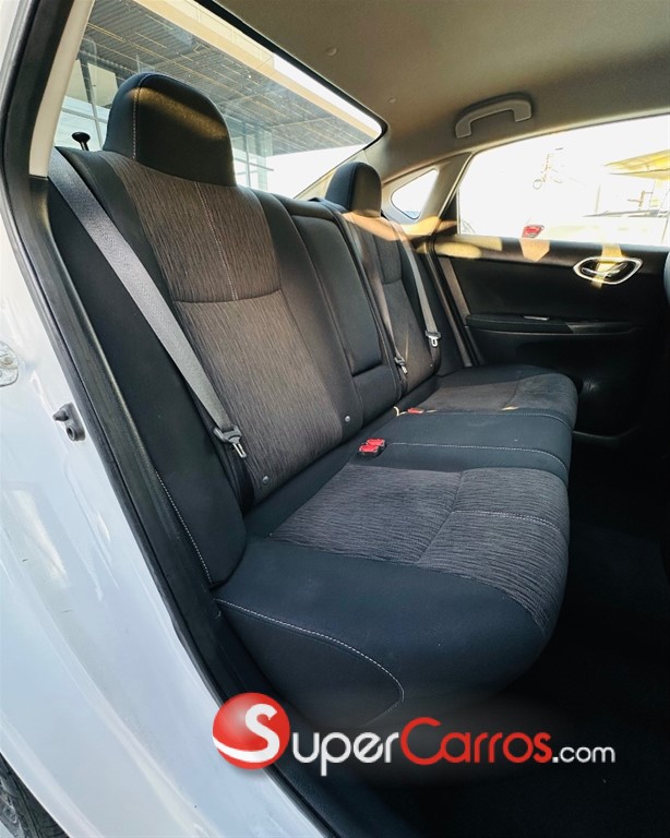 2015 Nissan Sentra SV — foto 9 / 12