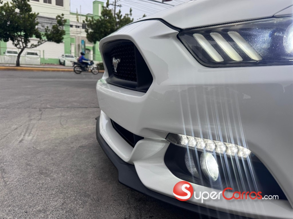 2015 Ford Mustang GT — foto 2 / 12
