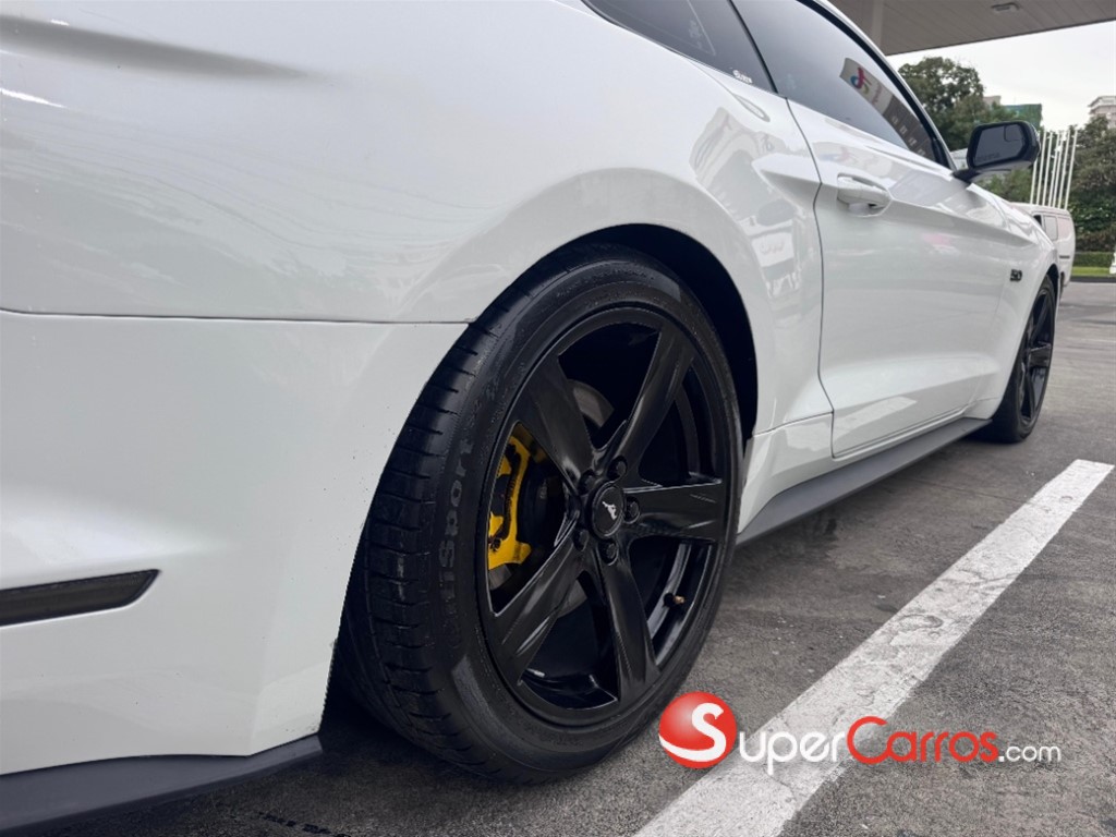 2015 Ford Mustang GT — foto 4 / 12