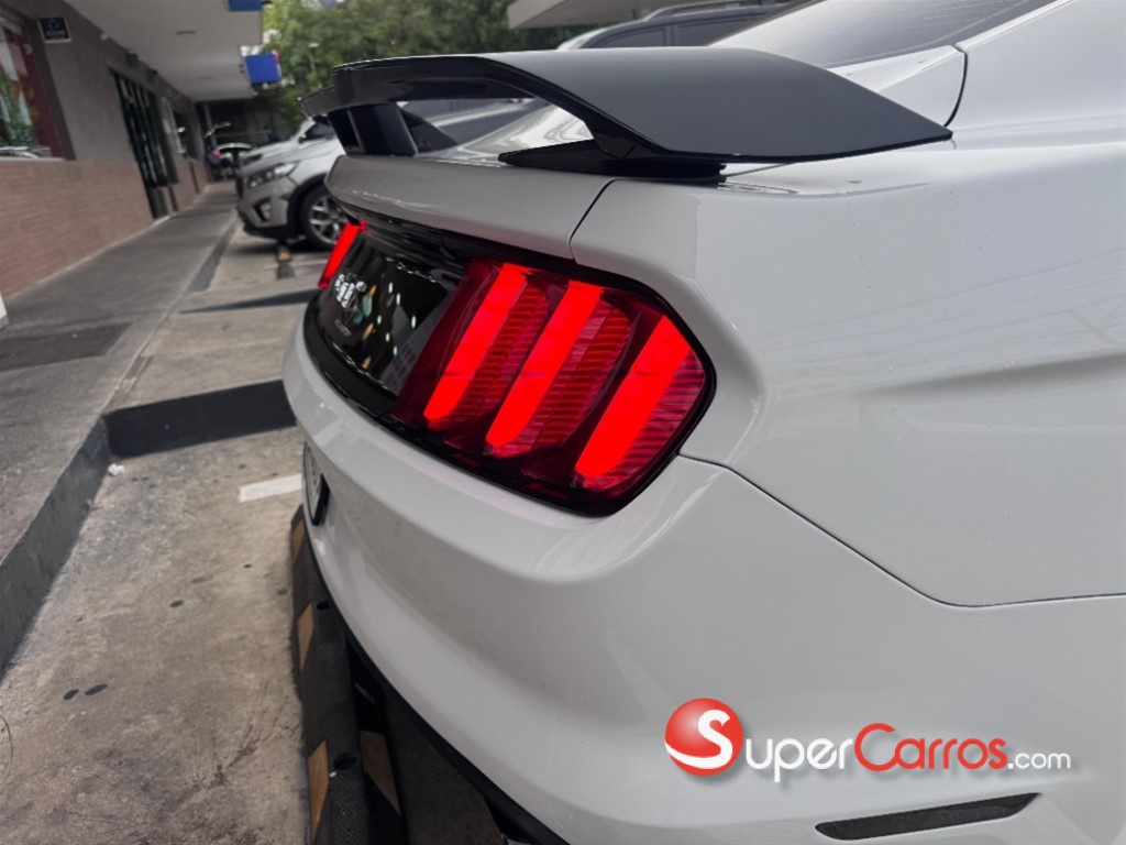 2015 Ford Mustang GT — foto 6 / 12