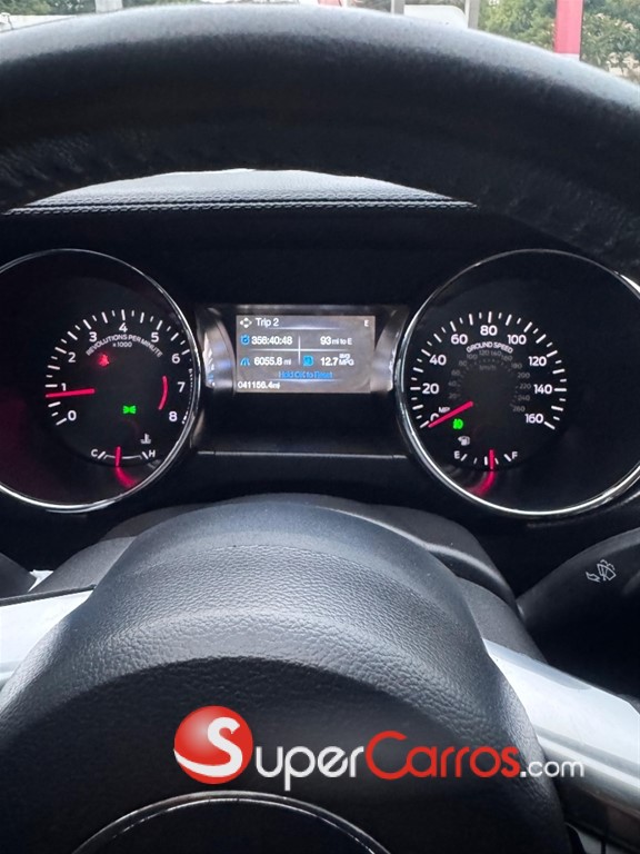 2015 Ford Mustang GT — foto 7 / 12