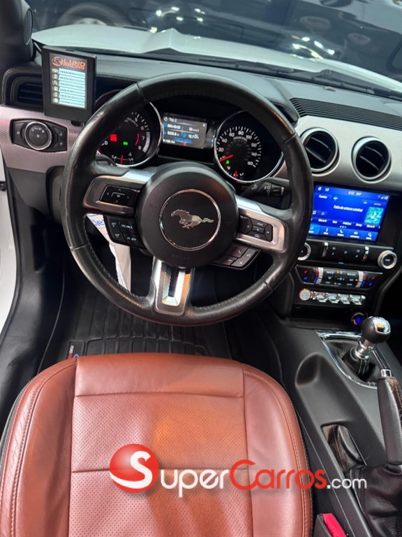 2015 Ford Mustang GT — foto 8 / 12