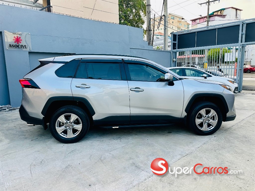 2022 Toyota RAV4 XLE PLUS — foto 2 / 11