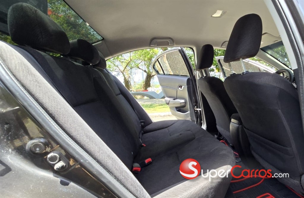 2013 Honda Civic LX — foto 11 / 12