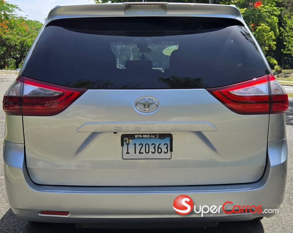 2020 Toyota Sienna LE — foto 4 / 12