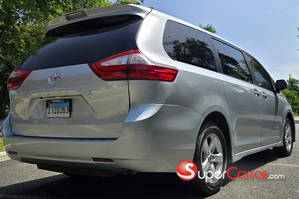 2020 Toyota Sienna LE — foto 6 / 12