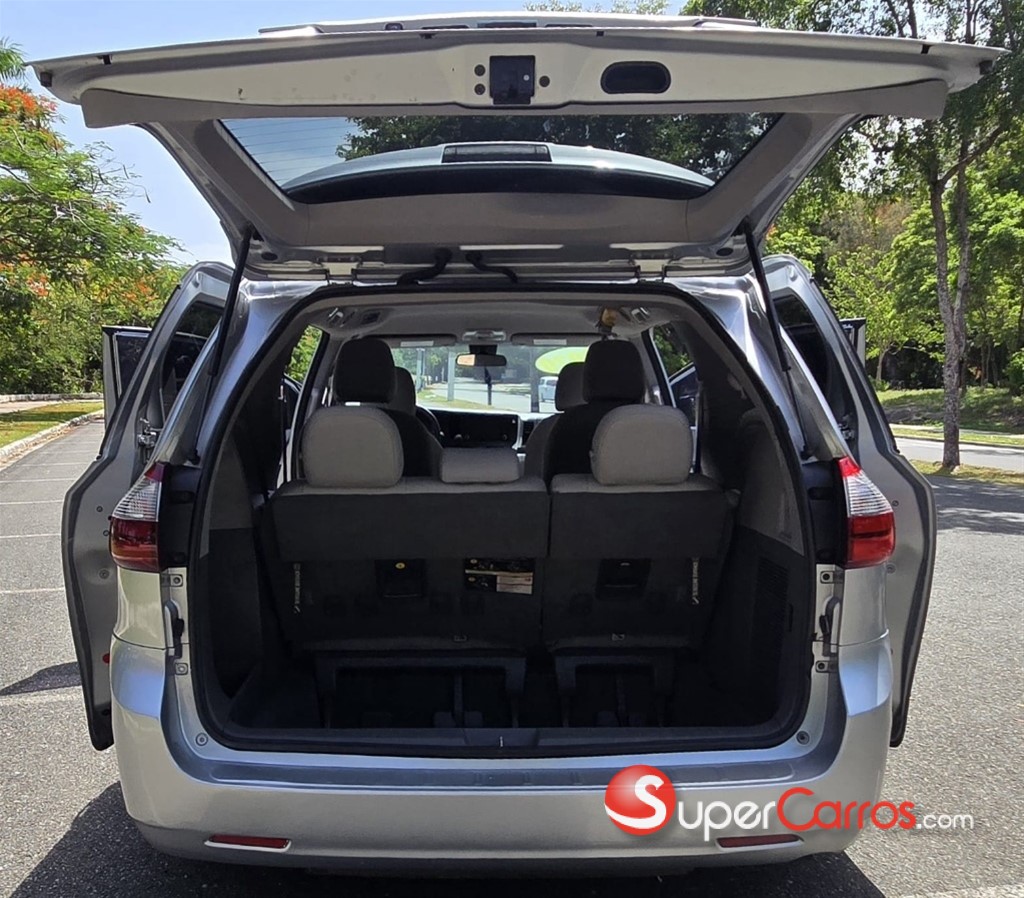 2020 Toyota Sienna LE — foto 12 / 12