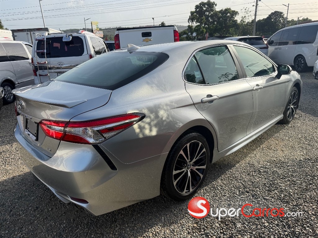 2020 Toyota Camry SE — foto 4 / 9