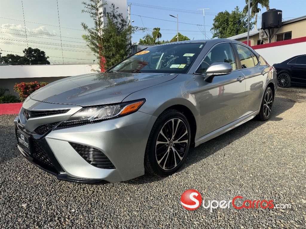 2020 Toyota Camry SE — foto 5 / 9