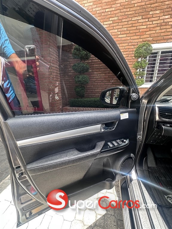 2020 Toyota Hilux Limited — foto 10 / 12
