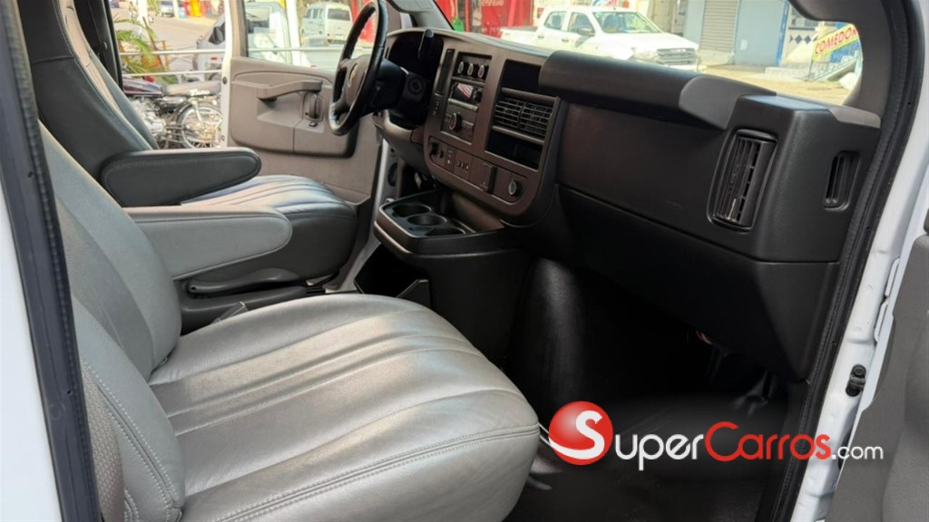 2021 Chevrolet Express — foto 8 / 12