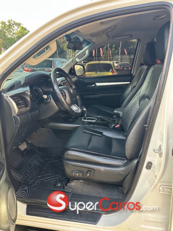 2019 Toyota Hilux Limited — foto 2 / 8