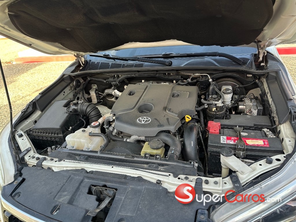 2019 Toyota Hilux Limited — foto 3 / 8