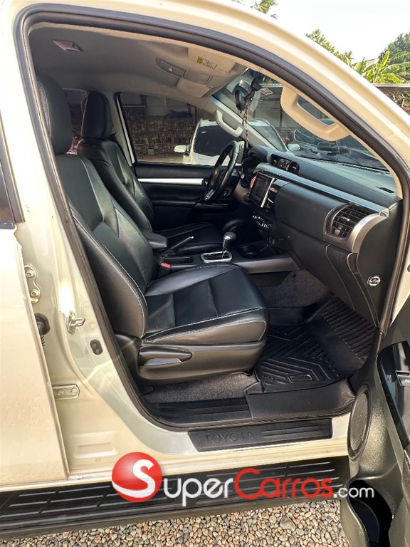 2019 Toyota Hilux Limited — foto 6 / 8