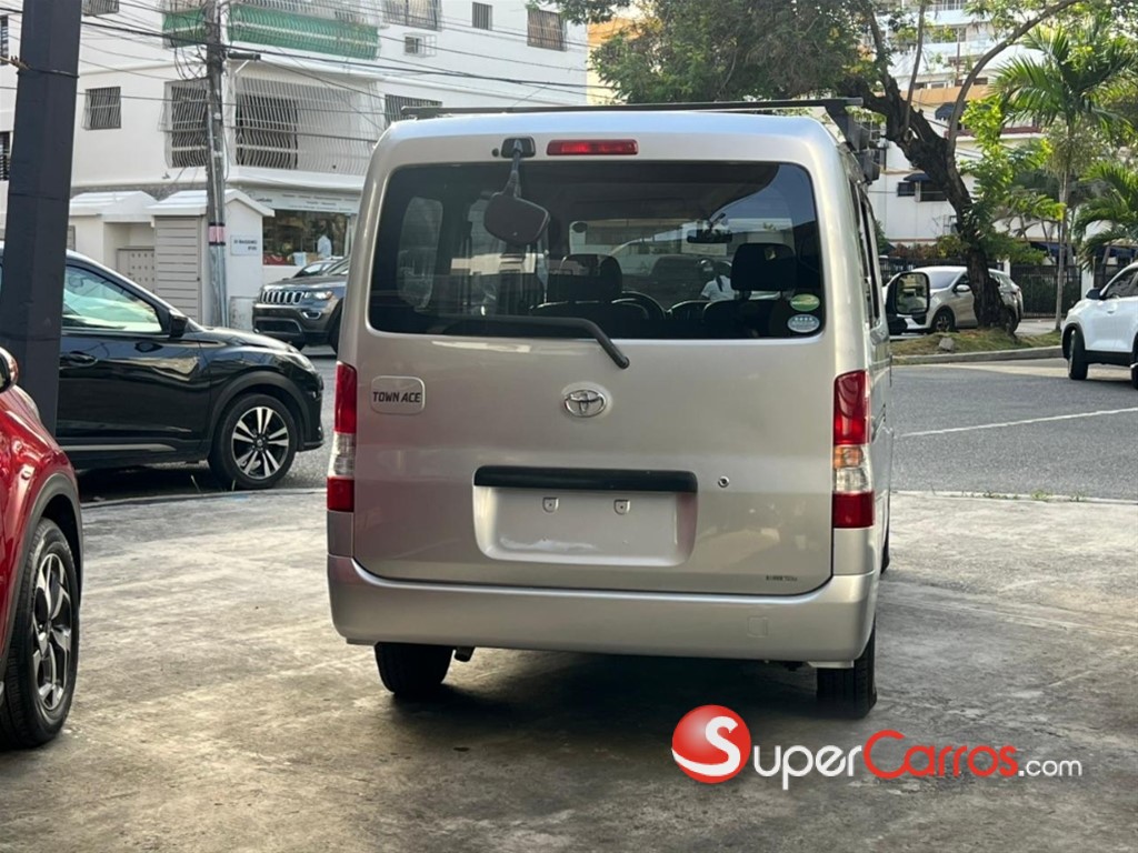2020 Toyota Town-Ace — foto 3 / 10