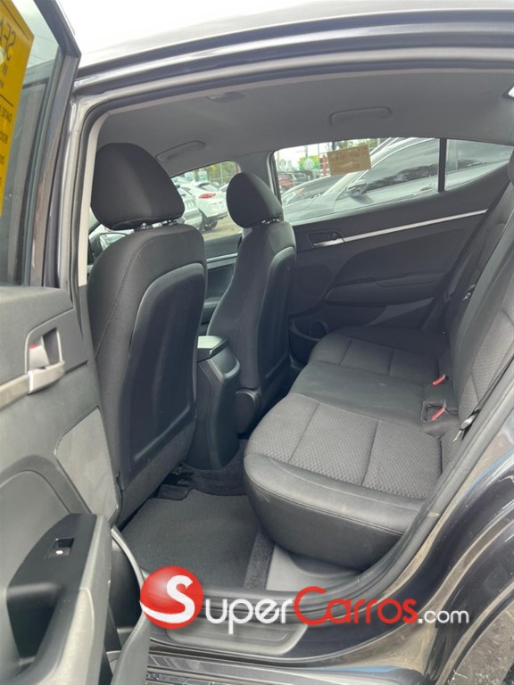 2020 Hyundai Elantra SE — foto 4 / 9