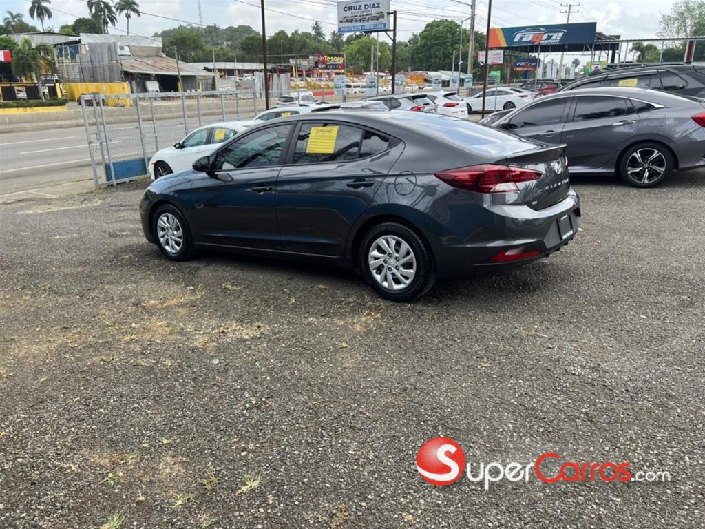 2020 Hyundai Elantra SE — foto 6 / 9